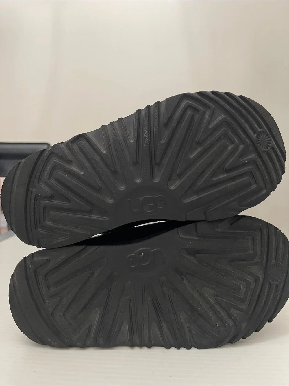 UGG WINTER TASMAN SLIPPERS KIDS SIZE 1 (3-8 Yrs)